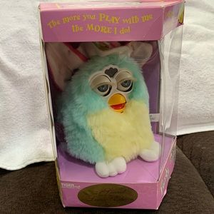 Furby: 2000 Spring/ Easter Limited Edition
